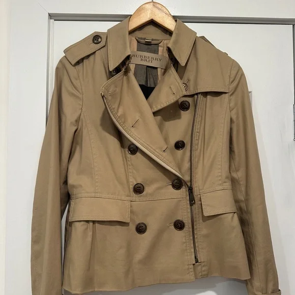 Burberry Women's Classic Tan Crop Trench - Picture 5 of 8